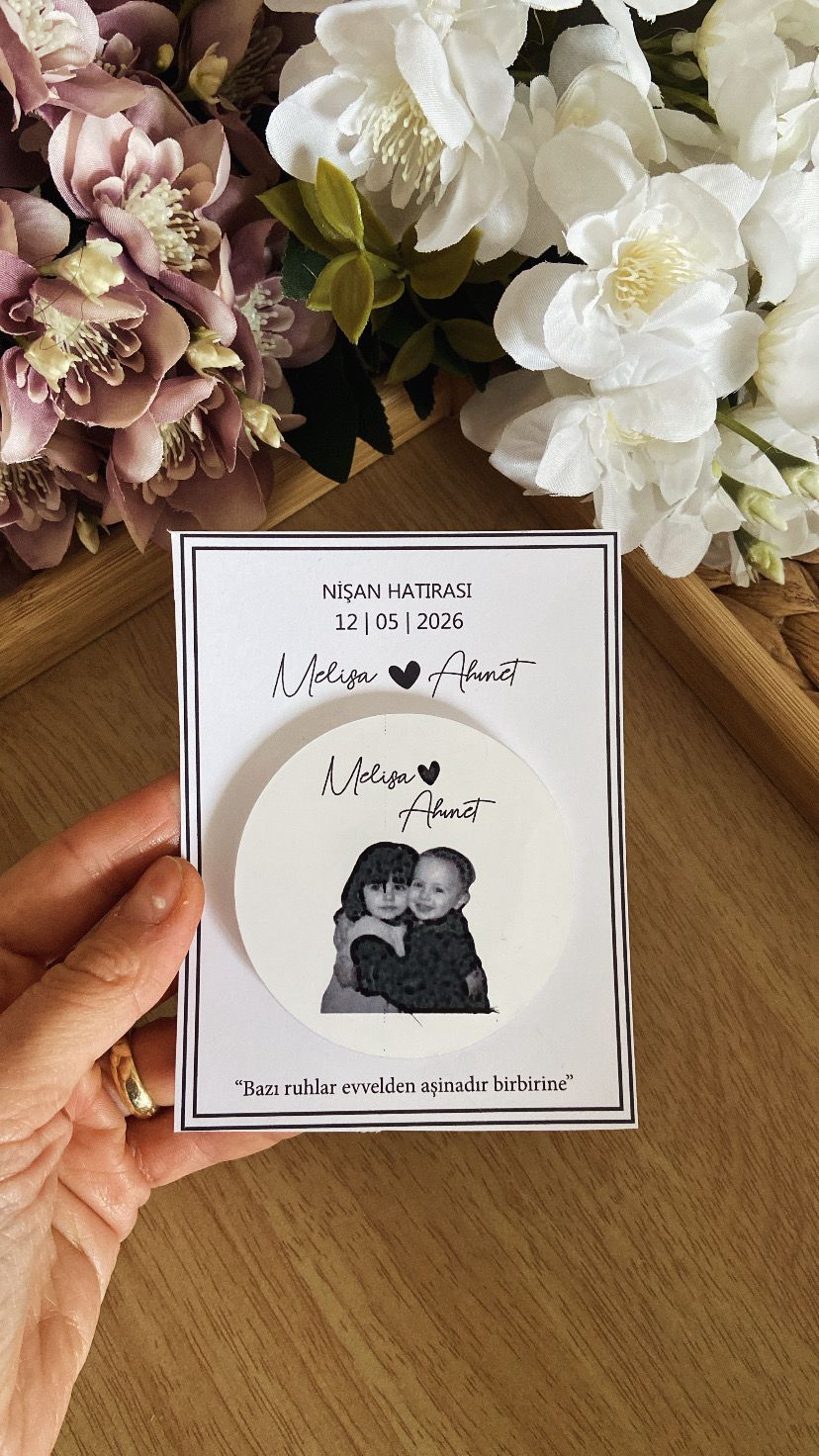 d49b80c5-b7b9-4844-95c7-f404d0424a99 Siyah Beyaz Çocukluk Resimli Nikah Magneti - Görsel 1